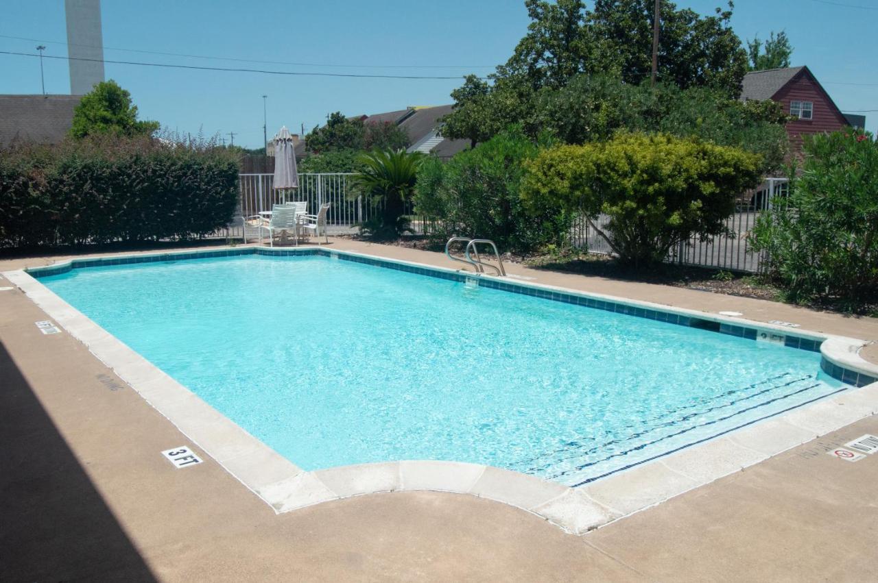 America'S Inn Houston Exterior photo